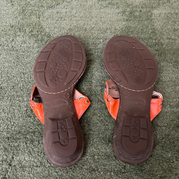 Merona Womens Orange Flip Flops - Size 6 1/2 - Picture 3 of 4